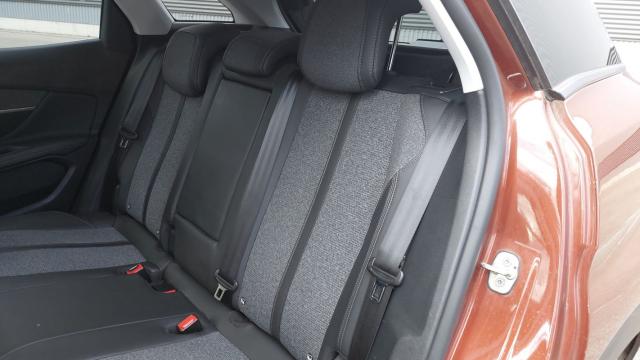 Peugeot 3008 image 2