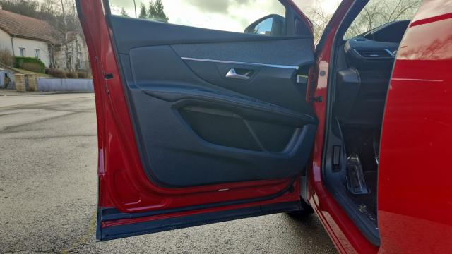 Peugeot 3008 image 2