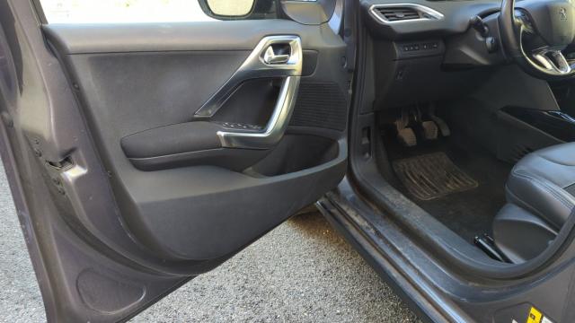 Peugeot 2008 image 2