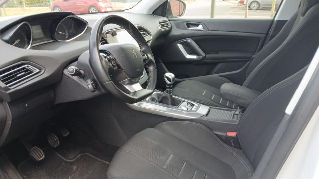 Peugeot 308 image 3