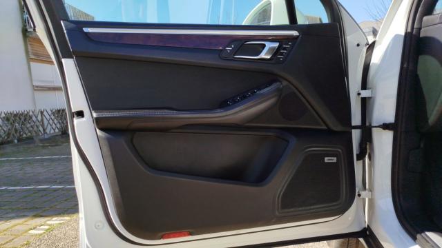 Porsche Macan image 2