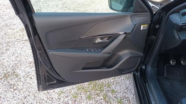 Peugeot 208 image 2