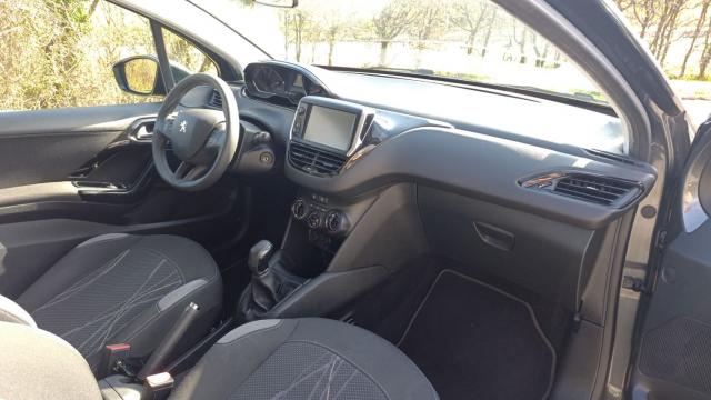 Peugeot 208 image 2