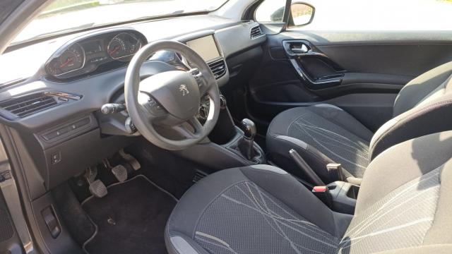 Peugeot 208 image 1