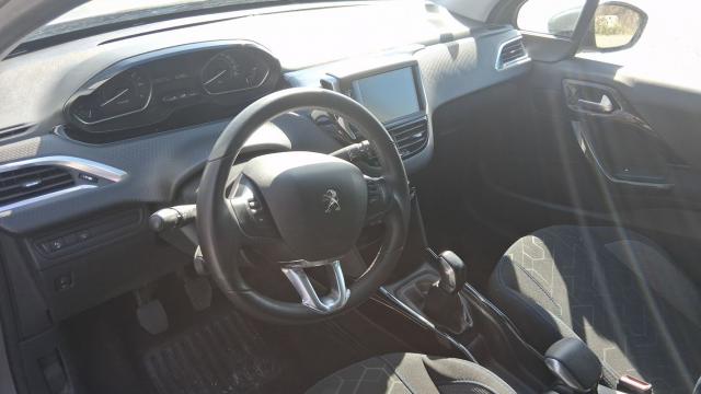 Peugeot 2008 image 1