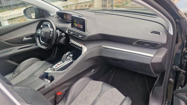 Peugeot 5008 image 2