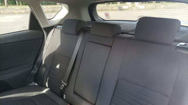 Toyota Auris image 8