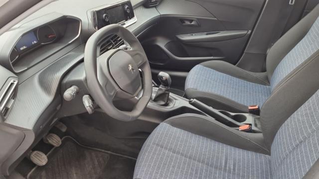 Peugeot 208 image 8