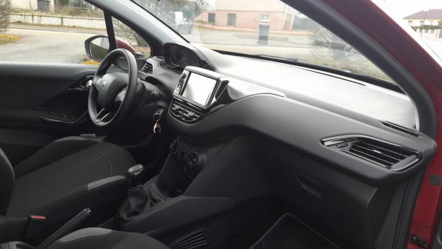 Peugeot 208 image 4