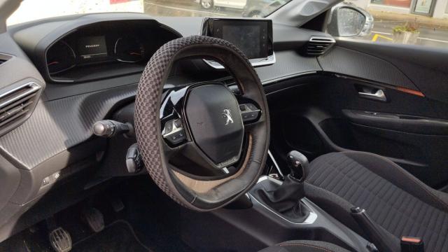 Peugeot 208 image 3