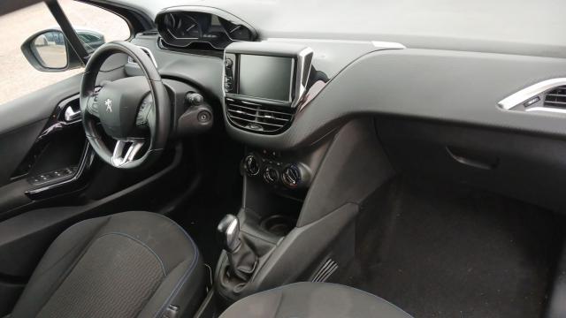 Peugeot 208 image 6