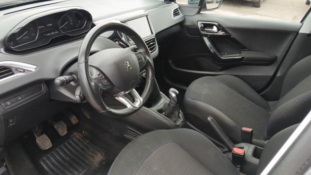 Peugeot 208 image 2