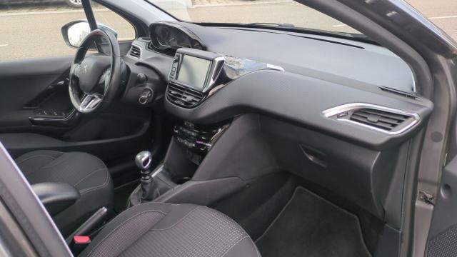 Peugeot 208 image 3