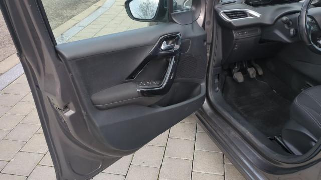 Peugeot 208 image 4