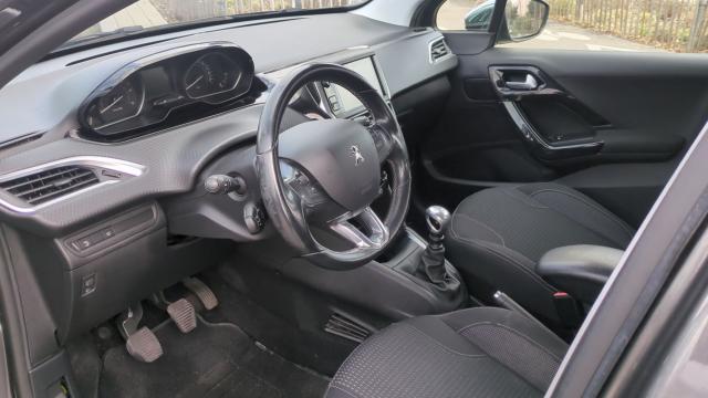 Peugeot 208 image 6