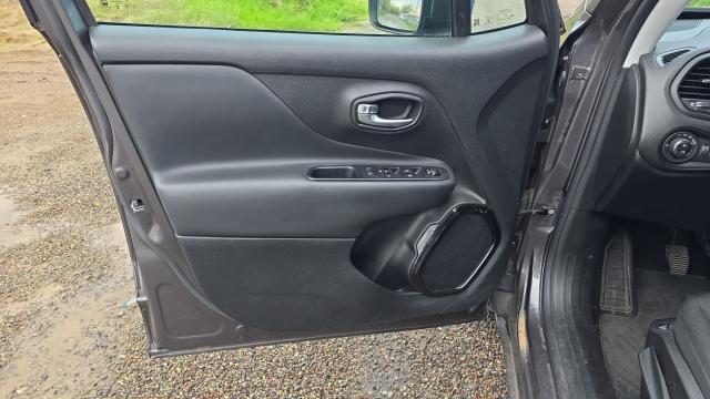 Jeep Renegade image 8