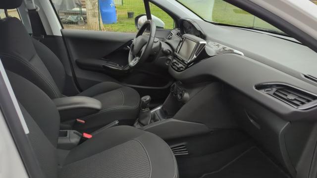 Peugeot 208 image 4