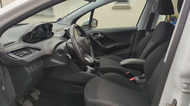 Peugeot 208 image 8