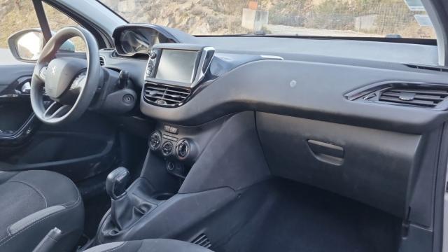 Peugeot 208 image 5
