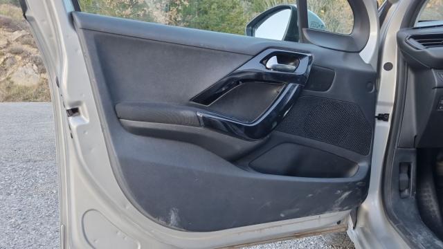 Peugeot 208 image 9