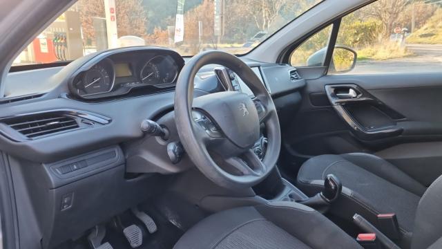 Peugeot 208 image 1