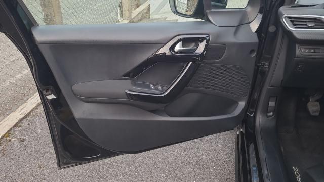 Peugeot 208 image 1