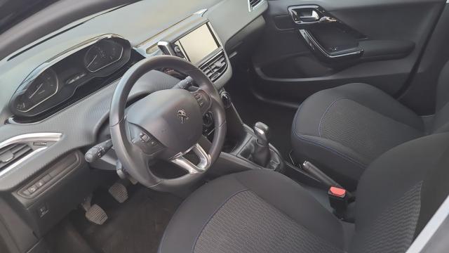Peugeot 208 image 7