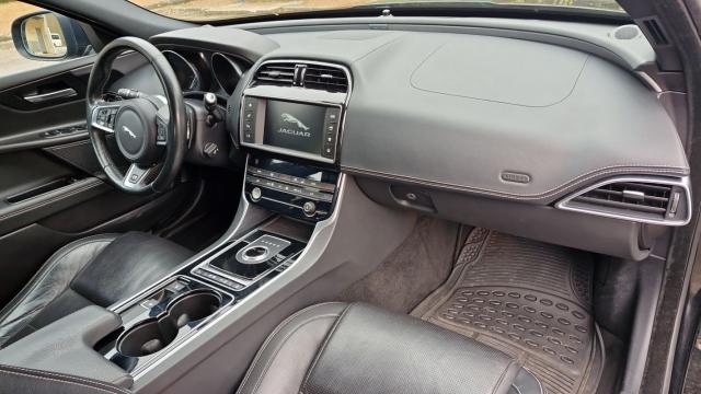 Jaguar Xe image 1