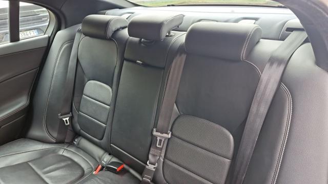 Jaguar Xe image 5