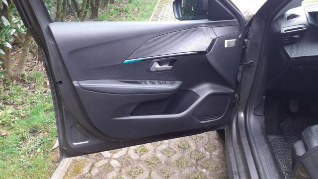 Peugeot 208 image 6