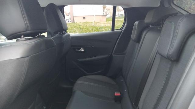 Peugeot 208 image 8