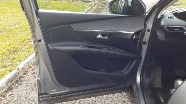 Peugeot 3008 image 2