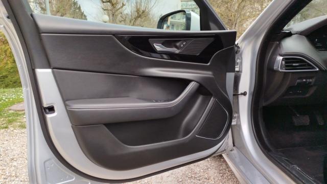 Jaguar Xe image 5