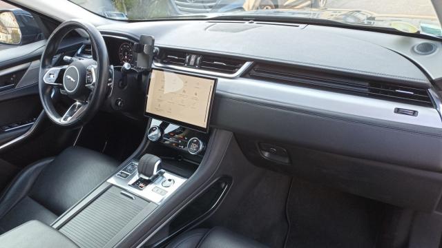 Jaguar F-Pace image 4