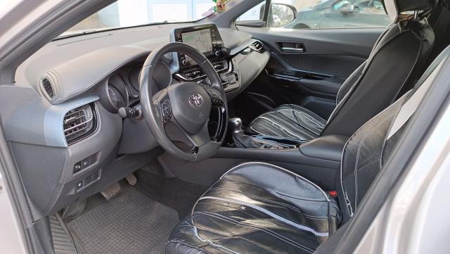 Toyota C-Hr image 2