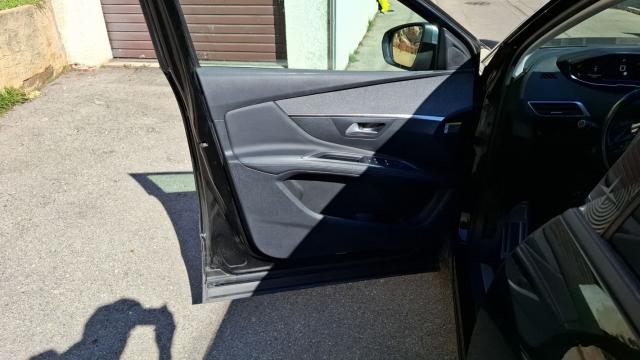 Peugeot 3008 image 2