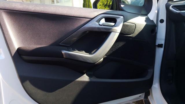 Peugeot 2008 image 2