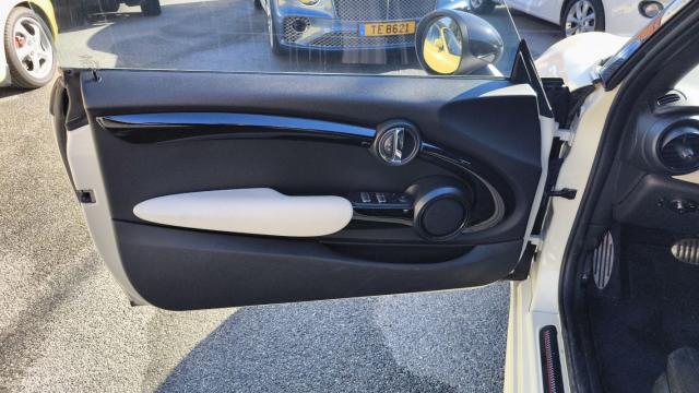 Mini Cabrio image 6