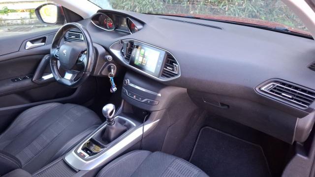 Peugeot 308 image 1