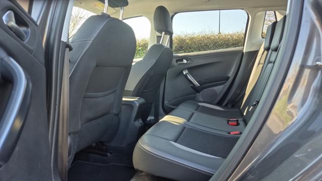 Peugeot 2008 image 7