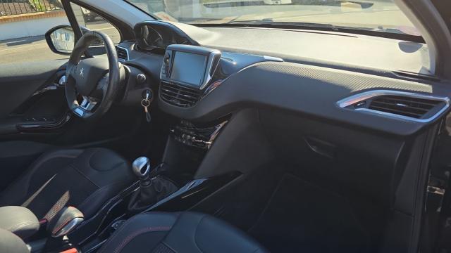 Peugeot 2008 image 2