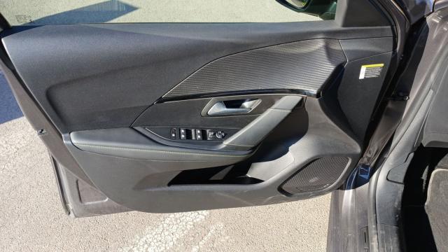Peugeot 208 image 2