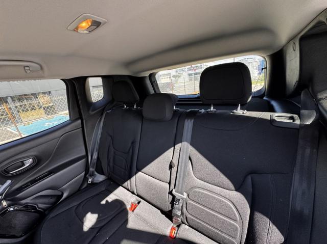 Jeep Renegade image 9