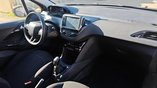 Peugeot 208 image 3