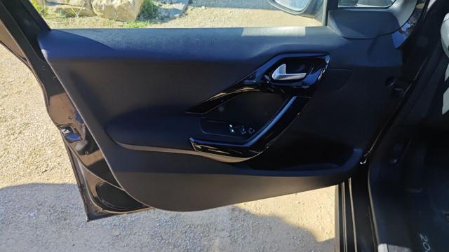 Peugeot 208 image 5