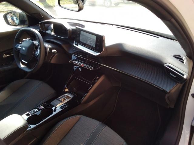 Peugeot 2008 image 8