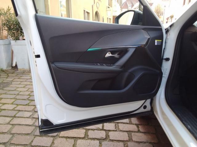 Peugeot 2008 image 9