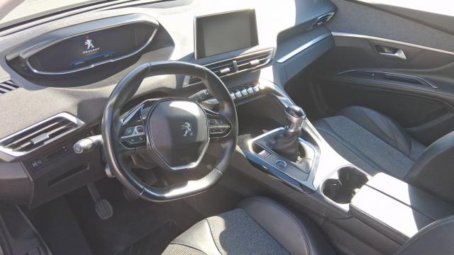 Peugeot 5008 image 2