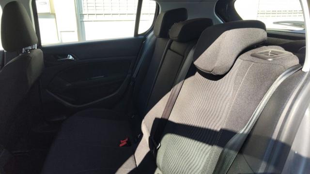 Peugeot 308 image 2