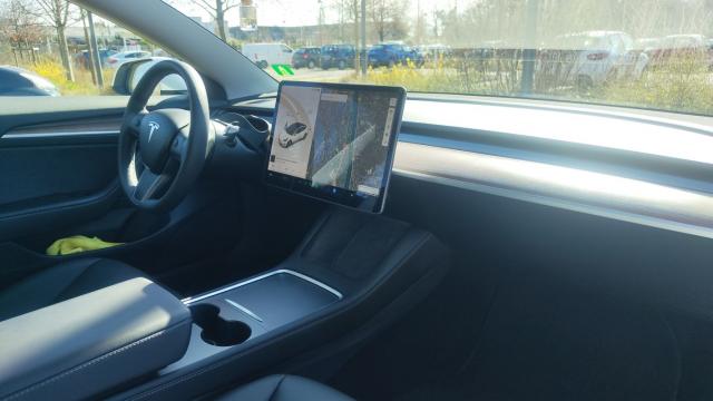Tesla Model 3 image 4